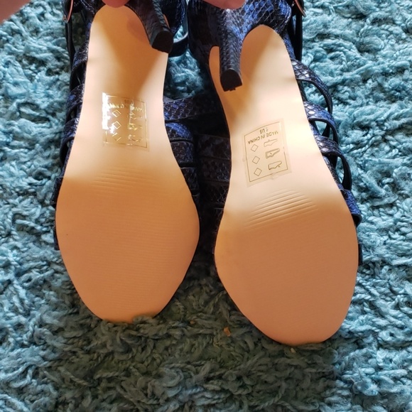 NWOT Blue Snakeskin Open Toe High Heels Shoes - Picture 7 of 7